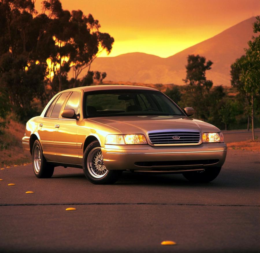  Ford Crown Victoria 1998 года  (фото 15 из 161)